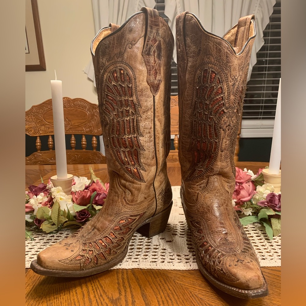 Corral A8020 Size 8M